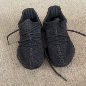Toddler Yeezy, size 9, black/onyx